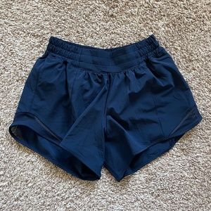 Lululemon Hotty Hot Low-Rise Lined Short 4" - True Navy - Size 4